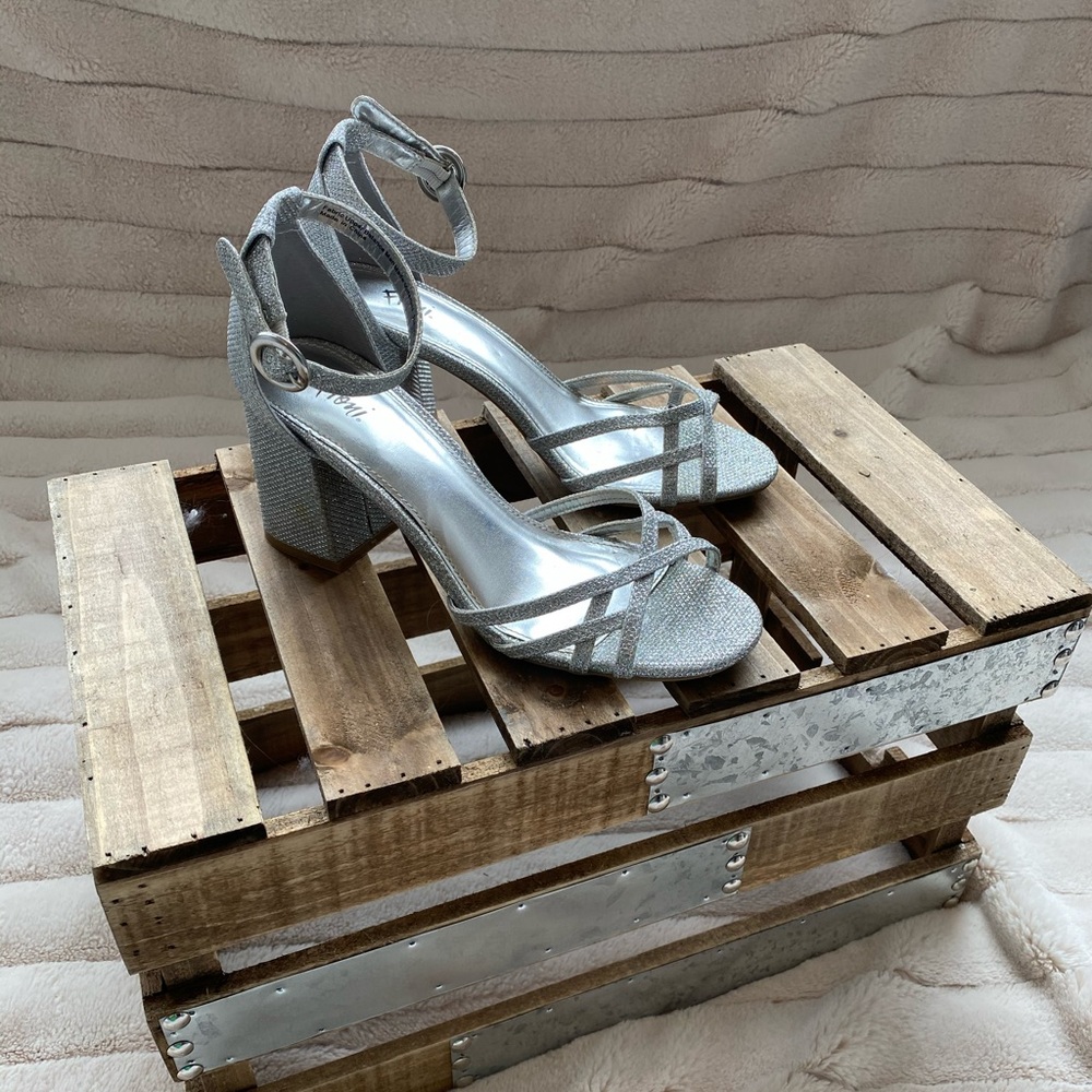 Fioni Silver Heels